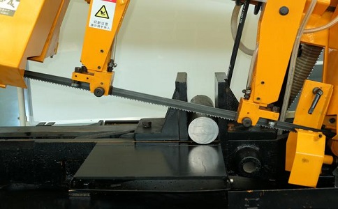 黄圃镇数控带锯床自动送料精度会出现偏差吗？