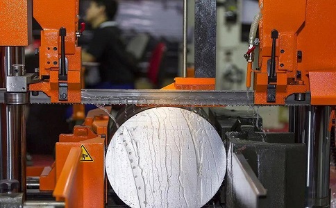 黄圃镇立式金属带锯床切削出现跑带故障解决方法！